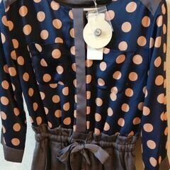 新品タグ付きワンピースの画像