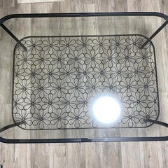 おしゃれなガラステーブルの画像