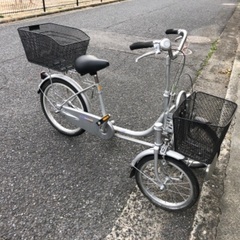お話し中です】前輪2輪の中古三輪車です