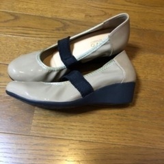 新品✨NUOVOのエナメルパンプスオマケ付きの画像