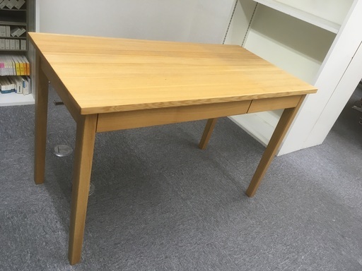 無印良品・タモ材デスク（小型・引き出し２つ）