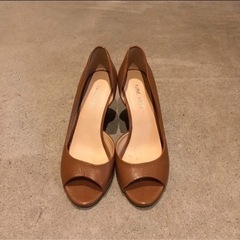 ナインウエスト　NINE WEST オープントゥパンプス　22.5くらいの画像