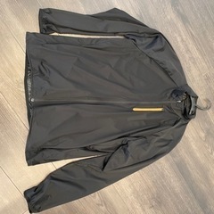 ワークマン　薄手ナイロン系のパーカー　ほぼ新品