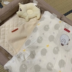 【決まりました】ファルスカコンパクトベッドおまけ新生児セット7点　持ち運びベッドの画像