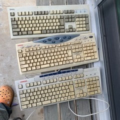 キーボード　ジャンク？3個差し上げます