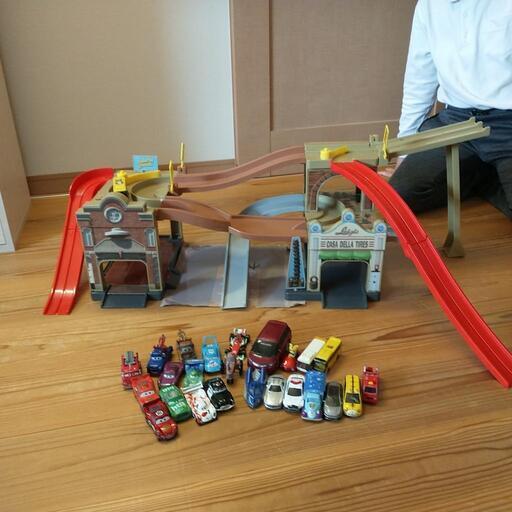 カーズトミカ アクションコース＋トミカカー　☆ラジエータースプリングス