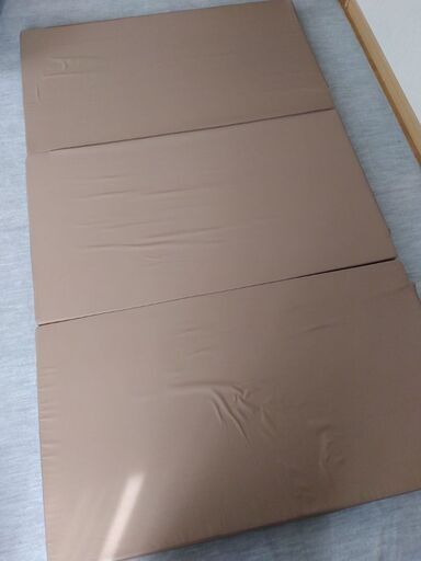 ☆セミダブル3つ折りマットレス新品
