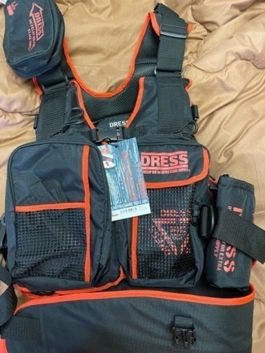 DRESS フローティングベスト