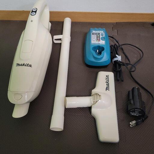 受け渡し時間決定makita CL102D  充電式クリーナ 10.8V  純正バッテリー 動作品