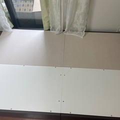 ベッドフレームとマットレスの画像
