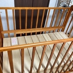 シャルム　ベビーベッド　収納棚付きの画像