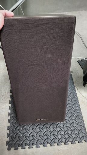 スピーカー左右と配線