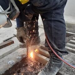 日当9000〜15000円斫り(はつり)作業員 急募！手に職つけましょう！！の画像