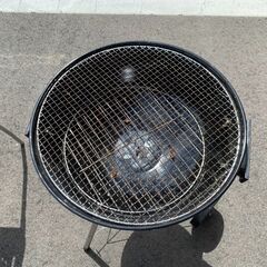 【値下げしました】中古　キャンプ　BBQコンロ　ふた付き　スモーク　キャスター付き　火起こし器　オマケ付き　2台　セット割　3500円の画像