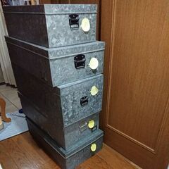 ⭐ブリキ缶 衣装ケース  5個+1個(おまけ)⭐