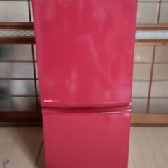 冷蔵庫　一人暮らしサイズ　SHARP　137L