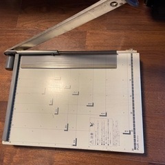 商談中 裁断機 紙切り