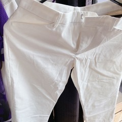 4/3まで値下げ…以後破棄【UNIQLO】白パンツの画像