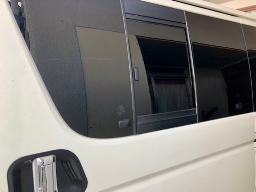 ハイエース２００系　スライドドア用ガラス左右