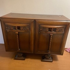 英国アンティーク家具　サイドボード