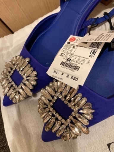 新品タグ付き　ZARAビジュー付パンプス