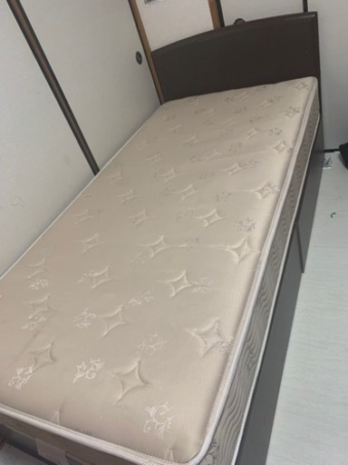引き出し付きシングルベッド　厚めマットレス