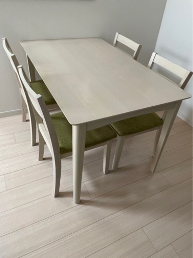 ニトリ　ダイニングテーブル、チェア