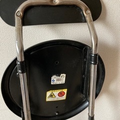 黒のイスの画像