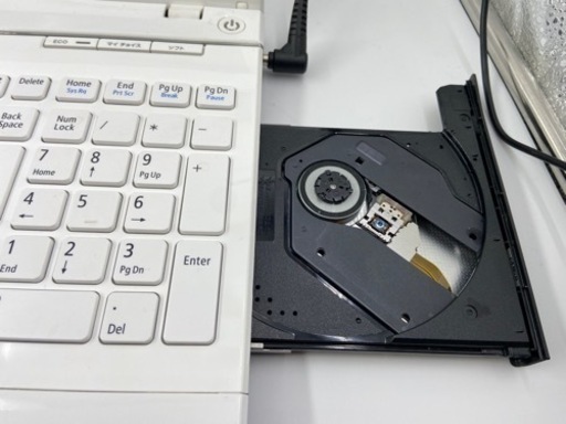 初心者オススメ☆カメラ付き☆SSD搭載☆