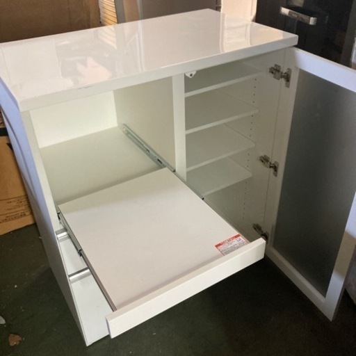 ● キッチンカウンター、カップボード、キッチン収納