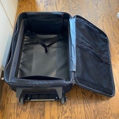 スーツケース　黒　国内旅行サイズの画像