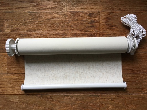値下げ！つっぱりロールスクリーン　 40 x 180　びっくりカーテンから購入未使用