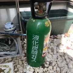 ミドボン　液化炭酸ガスボンベとビールサーバー