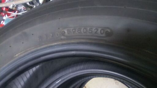 205/60R16 ヴォクシー新車装着タイヤ1シーズン使用 