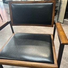 オシャレ カフェ 椅子