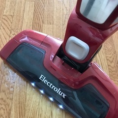 【取引中】E lectrolux掃除機【箱あり】定価3万位●3月30日まで来られる方（ハンディーにもなります）の画像