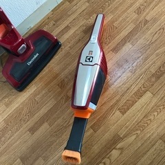 【取引中】E lectrolux掃除機【箱あり】定価3万位●3月30日まで来られる方（ハンディーにもなります）の画像