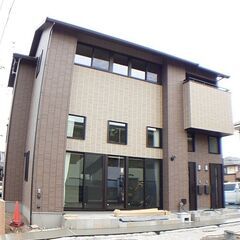 【２－Ｓｔｏｒｙ　ｈｏｕｓｅ　ｍ 部屋番号：Ｂ 】新築物件☆全室収納に蔵収納♪雨の日でも洗濯物が濡れにくいインナーバルコニーや、室内物干しスペースがあり洗濯が楽々♪１坪の浴槽等、とにかく設備が充実しています！！生活に便利な立地で新生活を始めませんか？の画像