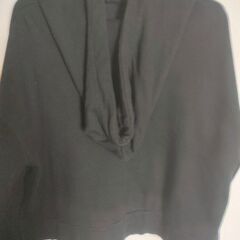 黒のパーカーの画像