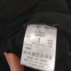 黒のパーカーの画像
