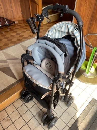 【値下げ:使用頻度10回未満】ベビーカー　Combi メチャカル(ブルー)