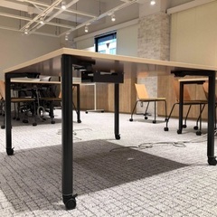 ウチダ　Uchida のオフィスデスク　残り1台120cm✖️120cmの画像