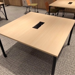 ウチダ　Uchida のオフィスデスク　残り1台120cm✖️120cmの画像