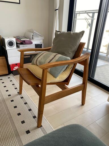 ミッドセンチュリーモダンのチーク材の木製のチェア