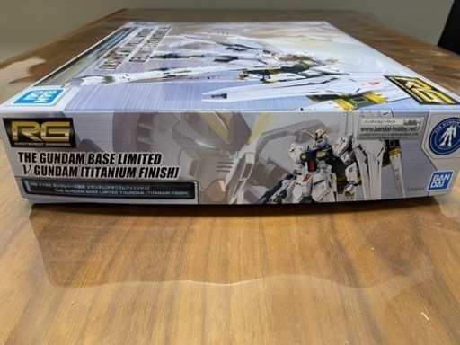 ＲＧ 1/144 【ガンダムベース限定】 νガンダム［チタニウムフィニッシュ］