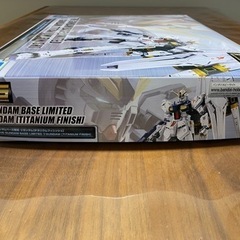ＲＧ 1/144 【ガンダムベース限定】 νガンダム［チタニウムフィニッシュ］の画像