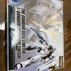 ＲＧ 1/144 【ガンダムベース限定】 νガンダム［チタニウムフィニッシュ］の画像