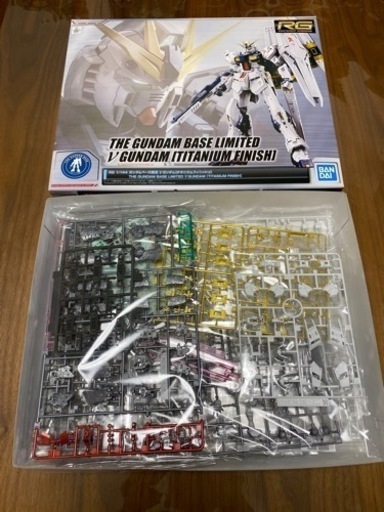 ＲＧ 1/144 【ガンダムベース限定】 νガンダム［チタニウムフィニッシュ］
