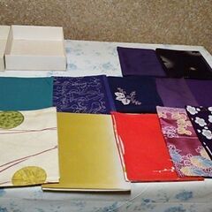 風呂敷、1箱分。欲しい方は連絡をお願いします。の画像