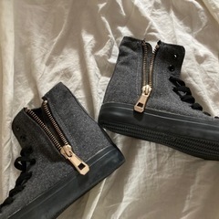 新品未使用　コンバース風　ハイカットスニーカーの画像